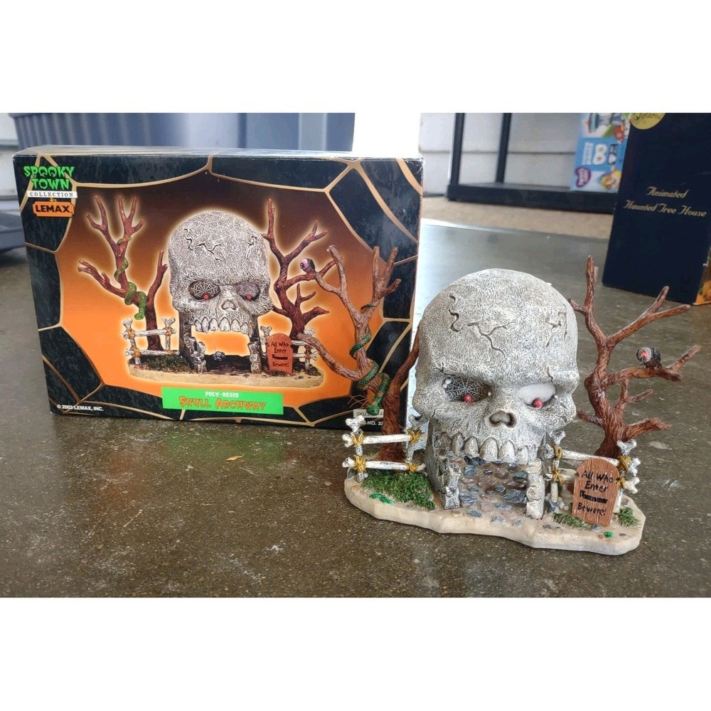 Lemax Spooky Town Skull Archway 2003 Retired Table Accent #33409A In Box